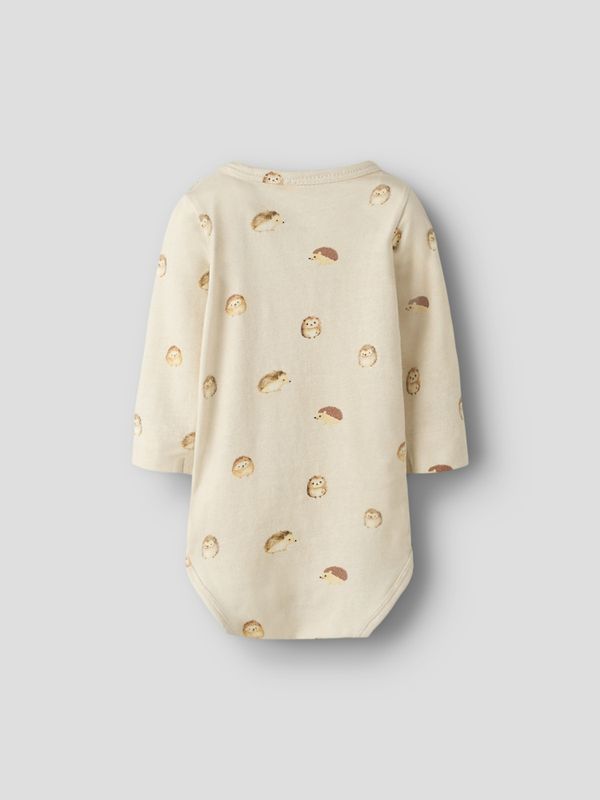 Nbnnille beige body med pinnsvin