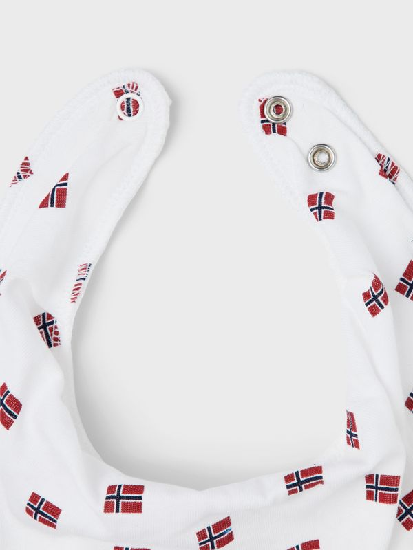 Nbntut hvit smekke m/norske flagg